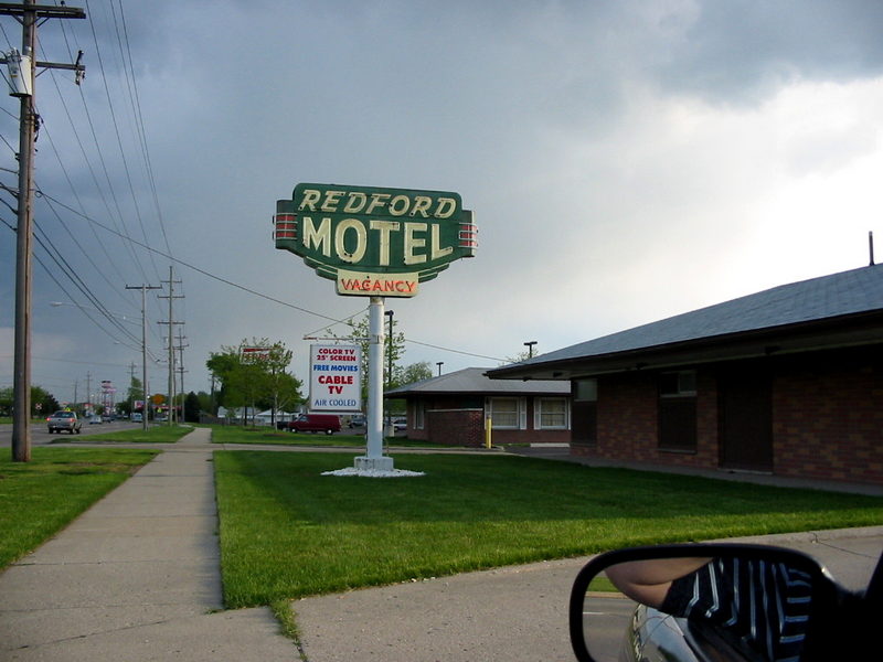 Redford Inn & Jacuzzi Suites (Redford Motel) - May 2002 Photo Of Old Sign - Gone